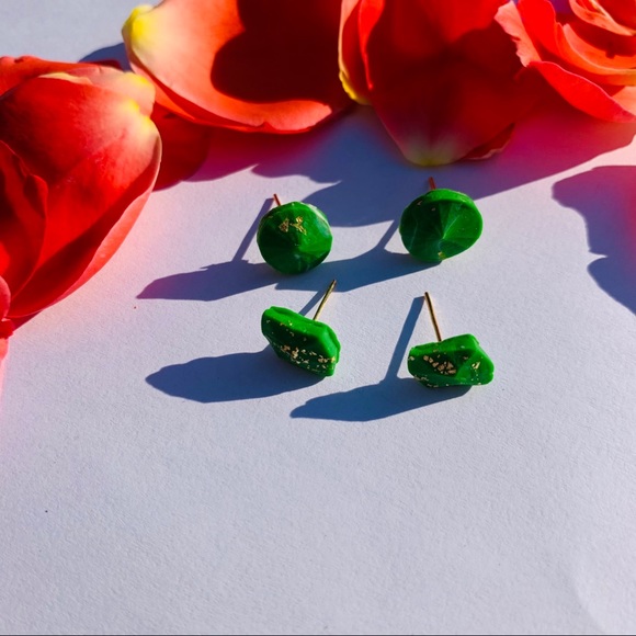 Matt green earrings - Picture 3 of 4